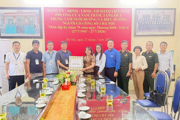 Phường Cửa Nam thăm, tặng quà Trung tâm Nuôi dưỡng và Điều dưỡng người có công số 3 Hà Nội