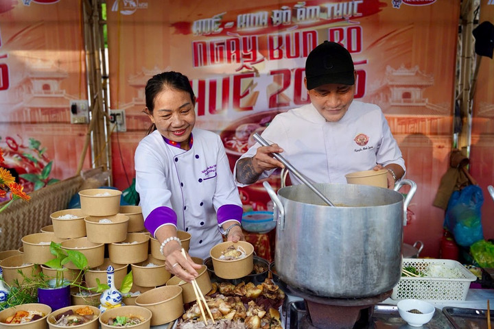 “Ngày Bún bò Huế” tôn vinh ẩm thực Cố đô bên bờ sông Hương