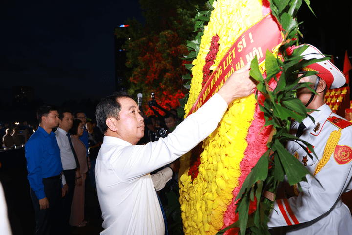 Hà Nội thắp nến tri ân các Anh hùng liệt sĩ nhân 79 năm Ngày Thương binh - Liệt sĩ