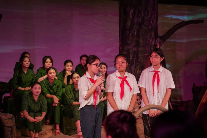 Ngành giáo dục phường Cửa Nam tổ chức chương trình "Huyền thoại tuổi thanh xuân – sống một đời đáng sống"