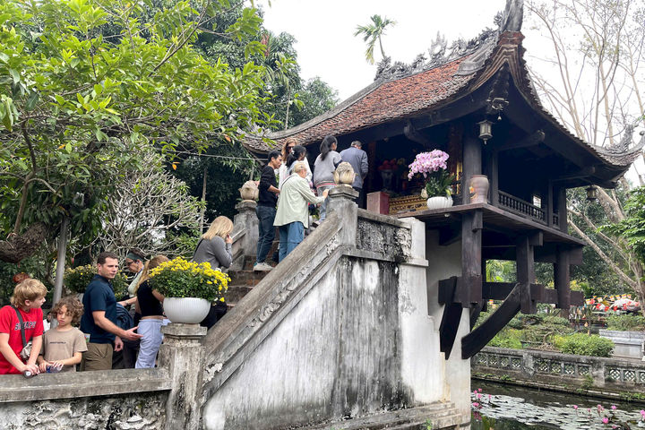 Hà Nội níu bước chân người đi