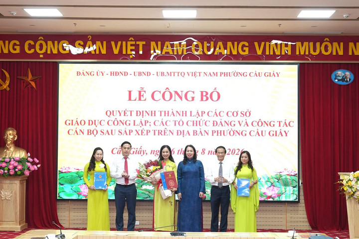 Phường Cầu Giấy: Công bố Quyết định thành lập các cơ sở giáo dục công lập sau sắp xếp