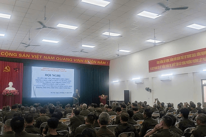 Tuyên truyền, phổ biến kiến thức, kỹ năng PCCC&CNCH cho lực lượng ANTT cơ sở và người dân địa bàn phường Phương Liệt