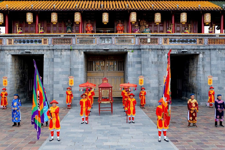 Long trọng nghi thức sân khấu hoá Lễ Truyền Lô thể hiện chủ trương "chiêu hiền đãi sĩ" dưới triều Nguyễn