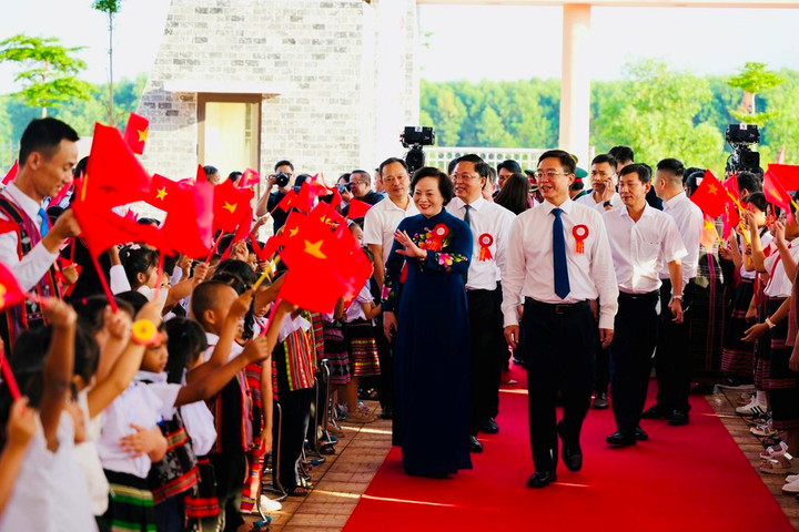 Phó Thủ tướng Phạm Thị Thanh Trà dự khai giảng, khánh thành Trường Phổ thông nội trú TH và THCS vùng biên giới TP Huế
