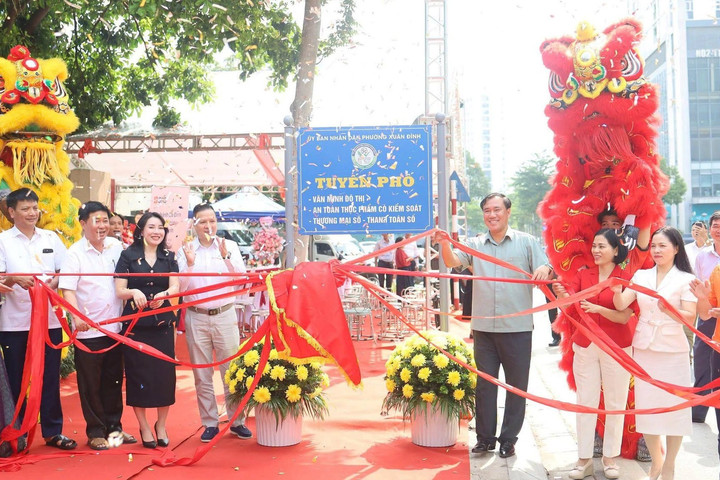 Phường Xuân Đỉnh ra mắt tuyến phố văn minh, ATTP gắn với thanh toán số