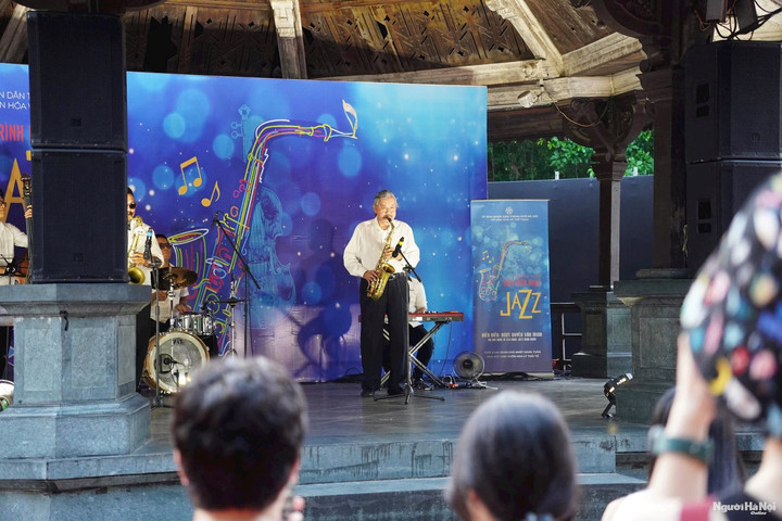 Jazz bên phố đi bộ hồ Gươm kết nối tình yêu, văn hóa Hà Nội với du khách quốc tế