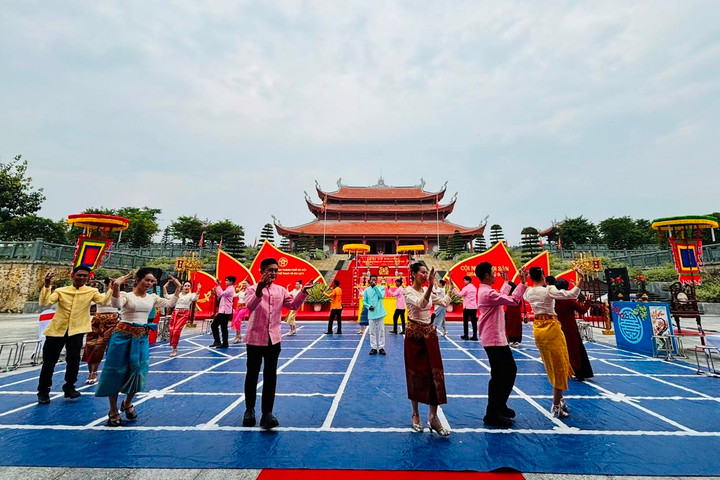 Làng Văn hóa - Du lịch các dân tộc Việt Nam là khu du lịch cấp Thành phố Hà Nội